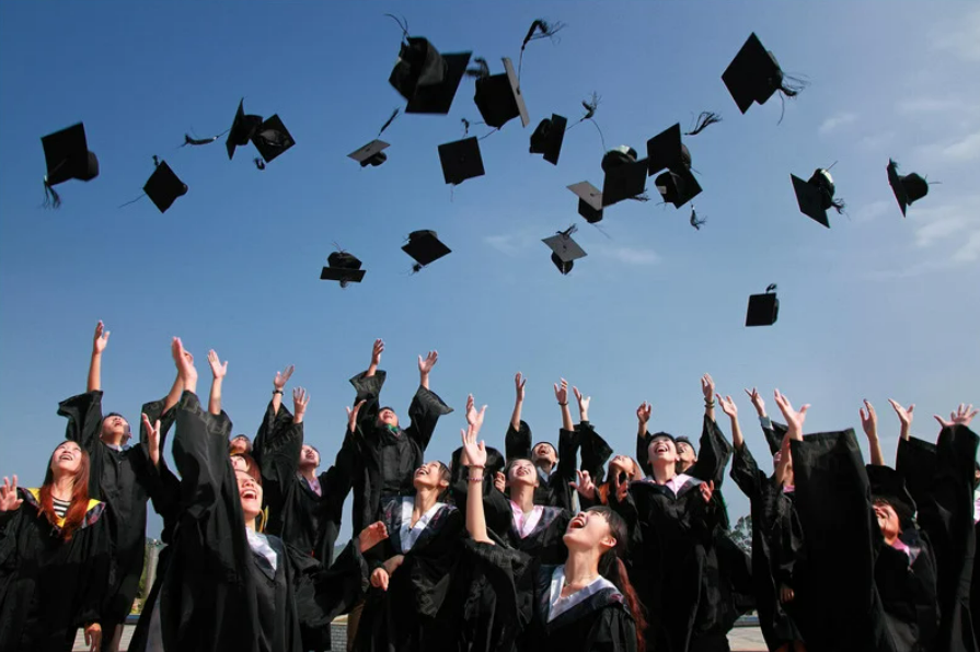 How Can Chinese Students Earn Both Local and International Diplomas?